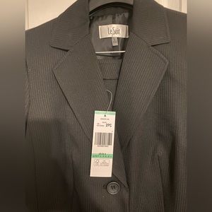 2 piece brand new Le Suit